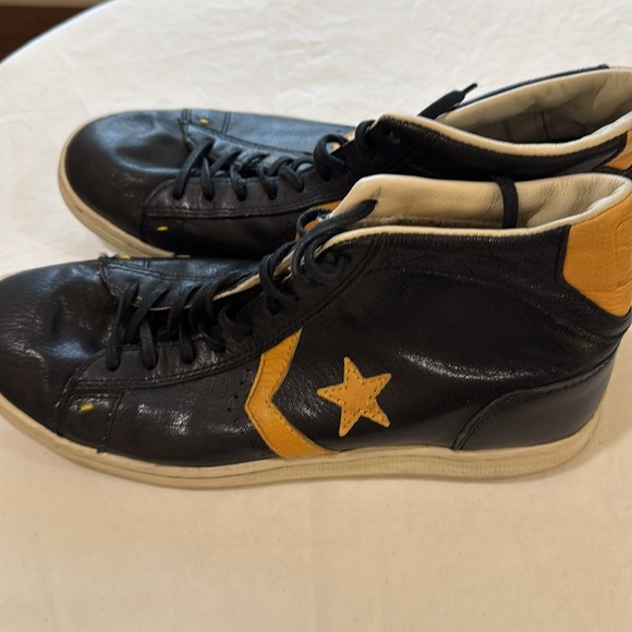 Converse Allstars John Varvatos ,Size 8 In Black/Gold Leather - Picture 4 of 9